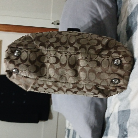 Coach - Picture 3 of 8